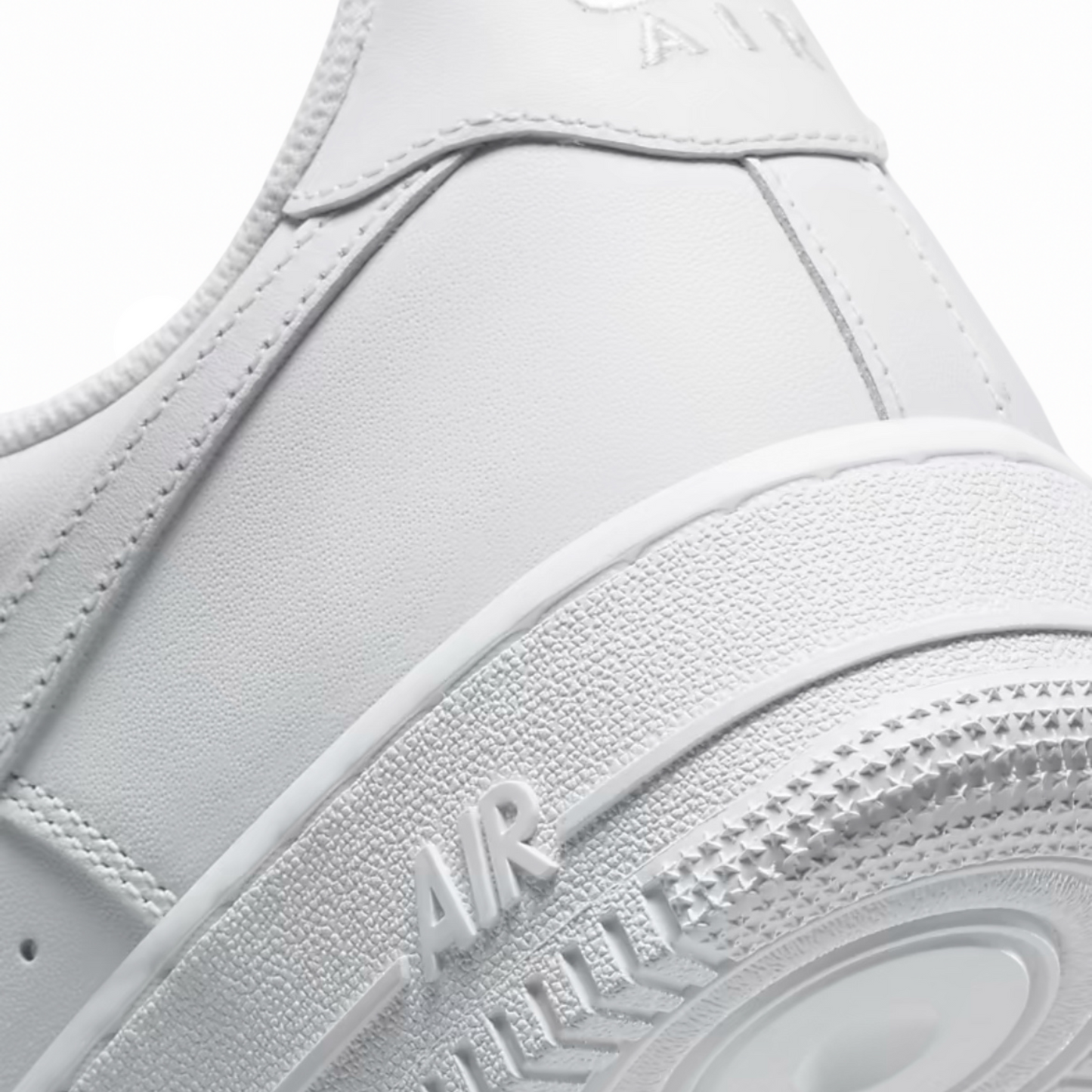 NIKE AIR FORCE 1 07 CLASSICS - TRIPLE WHITE